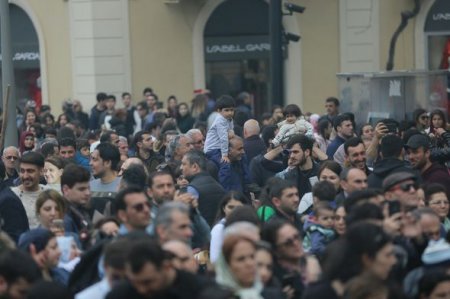 Bakı Novruzu qarşılayır