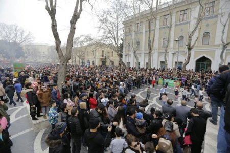 Bakı Novruzu qarşılayır