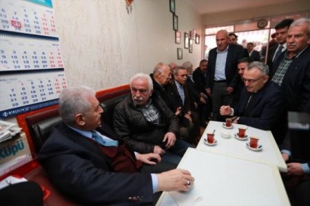 Baş nazir cümə namazından çıxdı və... sahibkarın başını qırxdı