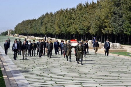 Zakir Həsənov Ankarada Atatürkün məzarını ziyarət edib