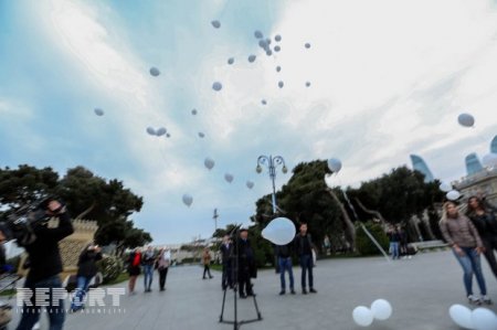 Bakı Bulvarında Kemerovodakı faciə ilə əlaqədar aksiya keçirilib