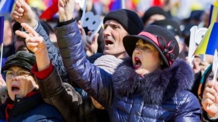 Rumıniya Moldovaya birləşmə təklif etdi
