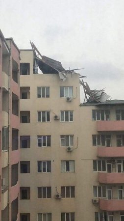 Güclü külək Bakıda və Abşeronda fəsadlar törətdi