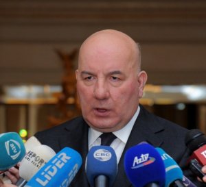 Elman Rüstəmov: Manat ucuzlaşmayacaq