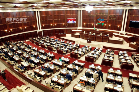 Deputatların qıcıqlandırıcı açıqlamalarının səbəbi – savadsızlıq, yoxsa...