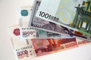 Dollar bir az da bahalaşdı, oliqarxın şirkəti isə daha 24 faiz ucuzlaşdı