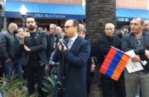 Erməni lobbisi də Serj Sarkisyana qarşı aksiyalara başladı