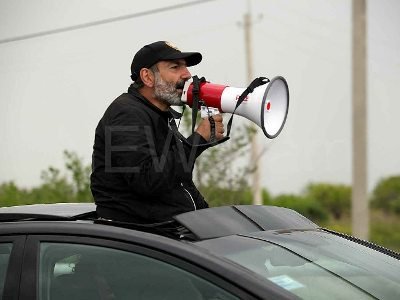 Paşinyan Rusiya hərbi bazasına tərəf gedib Qarabağa görə "daha möhkəm təminat" istədi Paşinyan Rusiya hərbi bazasına tərəf gedib Qarabağa görə "daha möhkəm təminat" istədi