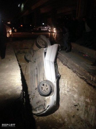Bakıda avtomobil yol nişanı olmayan quyuya düşüb