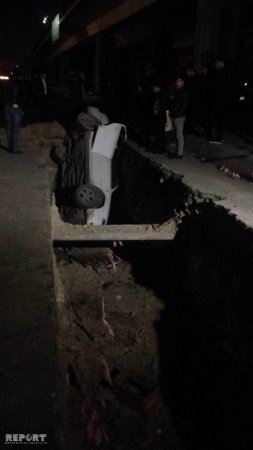 Bakıda avtomobil yol nişanı olmayan quyuya düşüb