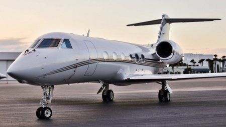 Bir oliqarxı aerportda saxlayıb dindirdilər, digəri ölkəyə keçəndən sonra saxlanılıb