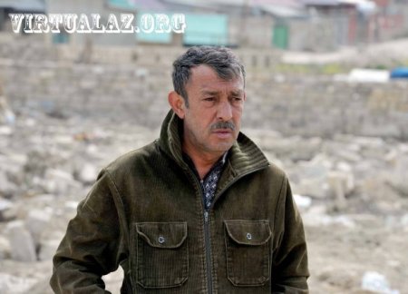 3-cü mədən küçəsində zibilliyi satanlar, analoqu olmayan iri milçəklər...