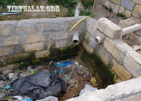 3-cü mədən küçəsində zibilliyi satanlar, analoqu olmayan iri milçəklər...