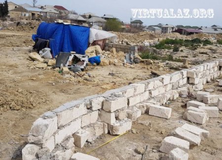 3-cü mədən küçəsində zibilliyi satanlar, analoqu olmayan iri milçəklər...