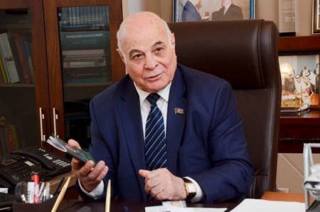Deputat Ağacan Abiyev: 