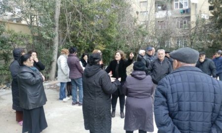 Bakıda Namik Abdullayevin “Kolizey”inə qarşı çıxdılar