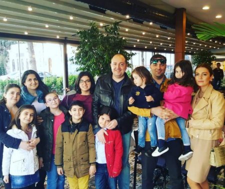 Emin Müsəvi ailəsi ilə fotosunu paylaşdı