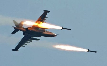Suriyada aviabazaya hücum: 15 ölü