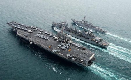 Amerika təyyarədaşıyan qruplaşması Suriyaya doğru istiqamət aldı, Tramp səfərini təxirə saldı