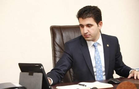 Deputatların qıcıqlandırıcı açıqlamalarının səbəbi – savadsızlıq, yoxsa...