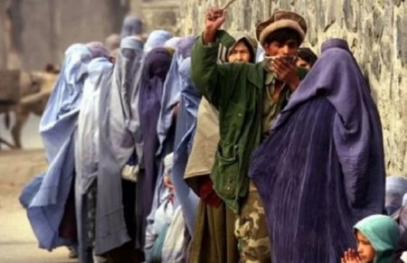 12 ölkədə qadınları hətta adam hesab etmirlər - Heyvandan da betər qaba davranış...