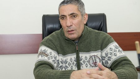 Siyavuş Novruzov: “Səs vermək üçün növbədə 20 dəqiqə gözləmişəm”