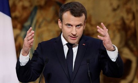 Makron özünü Putinlə müqayisə etdi