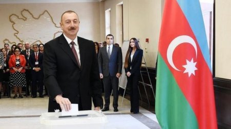 Fərhad Əhmədov: "Hörmətli cənab Prezident, Siz və dahi Atanız..."