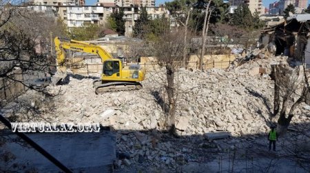 Bakıda şirkət sakinləri köçürmədən evləri sökdü, iki nəfər xəstəxanaya düşdü