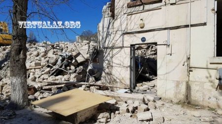 Bakıda şirkət sakinləri köçürmədən evləri sökdü, iki nəfər xəstəxanaya düşdü