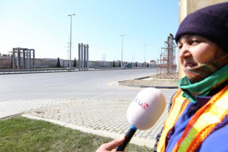 Bakıda insanları ölümlə üz-üzə qoyan yarımçıq piyada keçidi