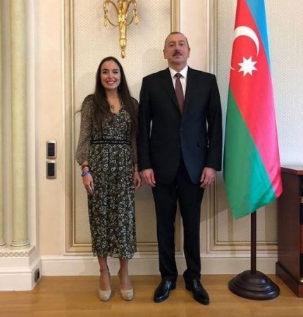Əliyevlər ailəsi prezidentin kabinetində
