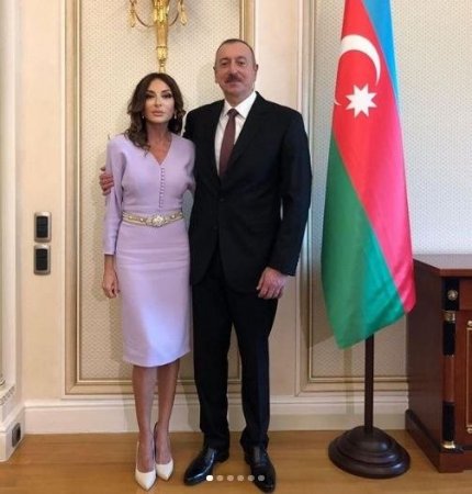 Əliyevlər ailəsi prezidentin kabinetində
