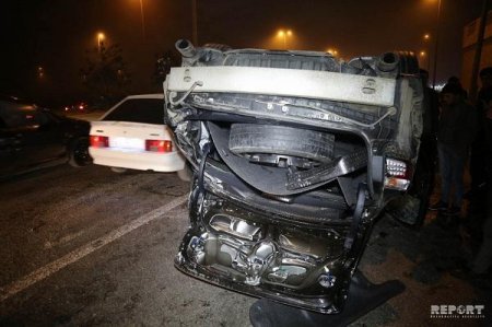 Bakıda dəhşətli qəza: "Lexus"  aşdı 