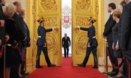 Putin Paşinyanın hakimiyyətə yolunu kəsmək üçün hərəkətə keçdi
