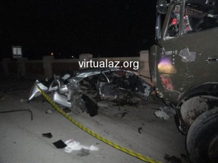 Salyanda dəhşətli qəza: “Mercedes” iki yerə parçalandı, iki nəfər həlak oldu