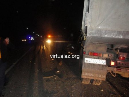 Salyanda dəhşətli qəza: “Mercedes” iki yerə parçalandı, iki nəfər həlak oldu