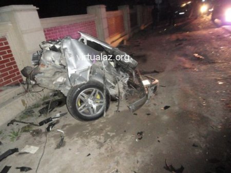 Salyanda dəhşətli qəza: “Mercedes” iki yerə parçalandı, iki nəfər həlak oldu