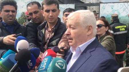Nazir müavini iş mərkəzindəki yanğından danışdı