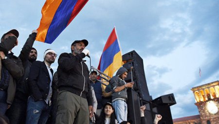 Paşinyan prezidentlə danışıqlara başladı
