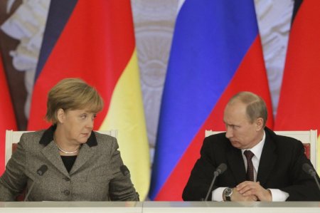 Angela Merkel Rusiyaya niyə nifrət edir? - ŞOK SƏBƏB