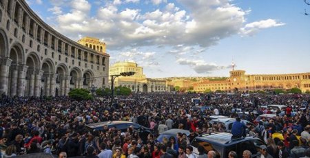 Ermənistanda ara qarışdı