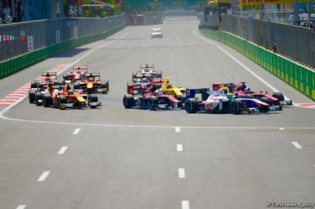 Fernando Alonso Bakıda qəza törədən rus pilota "axmaq" dedi