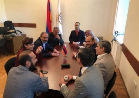 Paşinyan baş nazir postuna rəsmən namizəd oldu