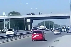 Goranboyda gənc qız özünü körpüdən belə atdı