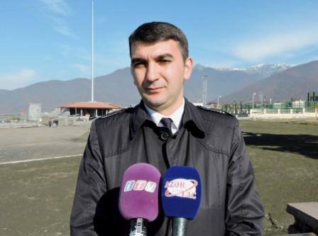 Biri sahibkara kəllə vurur, o biri yumruqla qarovulçunun burnunu qırır... Biri sahibkara kəllə vurur, o biri yumruqla qarovulçunun burnunu qırır...