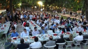 Hakim partiyanın verdiyi iftarda kütləvi zəhərlənmə