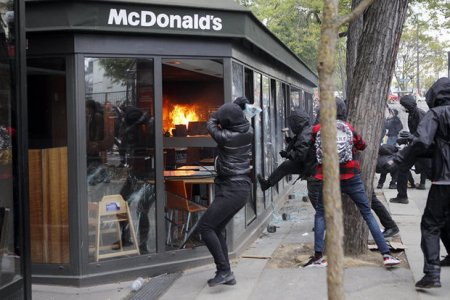 Parisdə iğtişaşlar