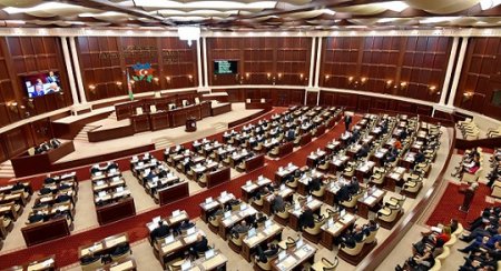 Deputatların maaşı artırıldı