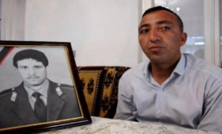 Biri sahibkara kəllə vurur, o biri yumruqla qarovulçunun burnunu qırır...